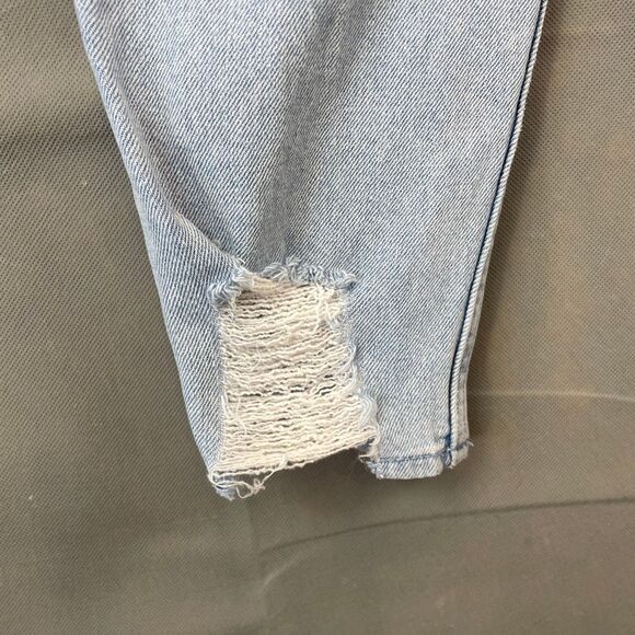 Hollister Ultra High Rise Mom Jeans Women's 7R W28 L27 Light Blue Zip Fly Button - Picture 7 of 11